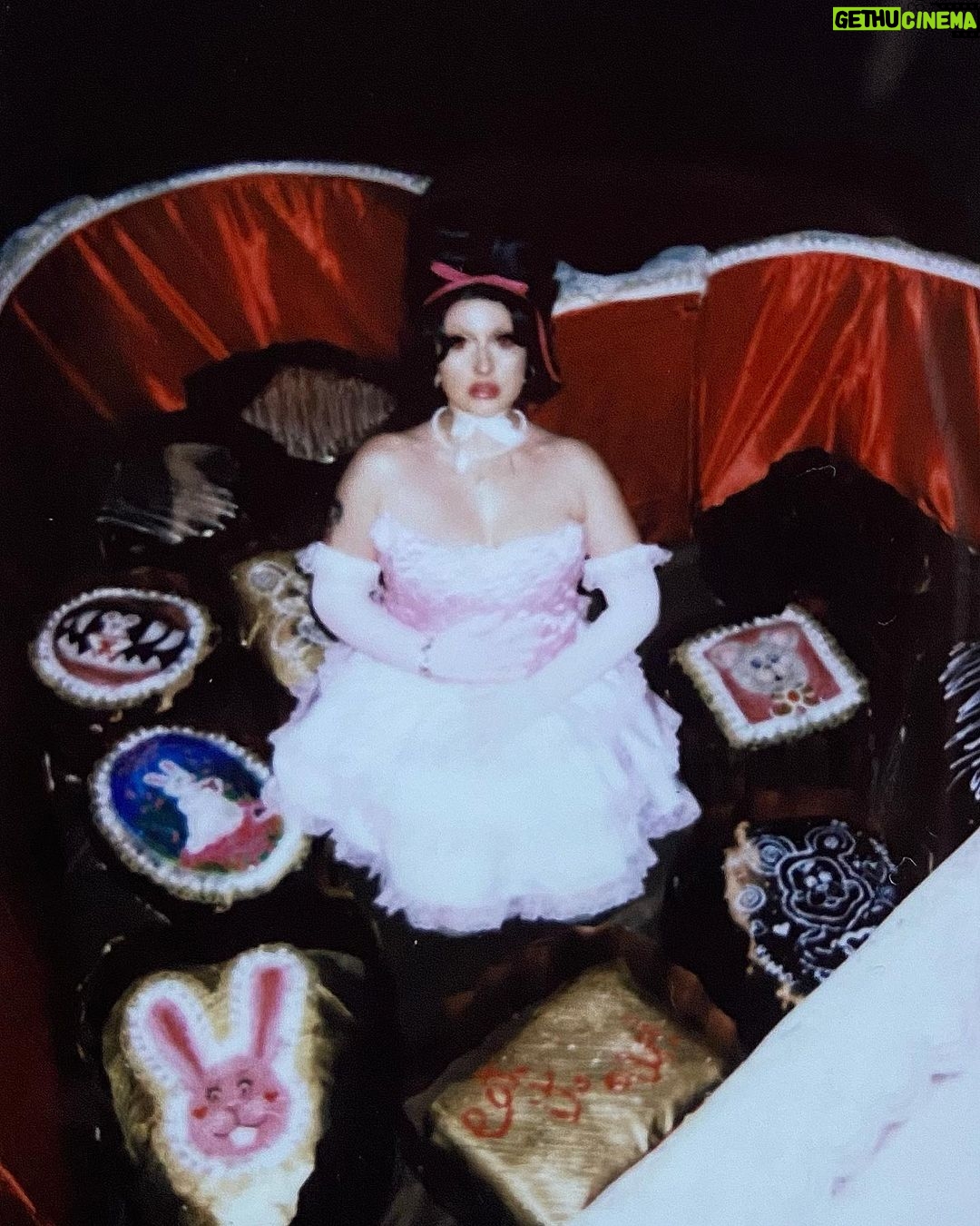 Lucy Loone Instagram - ♫ ♪ ♫ (¯`◕‿◕´¯) 🌭🥪🎂🍰🍽🎥 𝓛𝓊𝒸𝓎✧𝓛𝑜𝑜𝓃𝑒 - 𝓔𝓪𝓽 𝓘𝓽 𝓤𝓹: 𝓥𝓲𝓼𝓾𝓪𝓵 (─‿‿─)♡ is coming January ✵ )