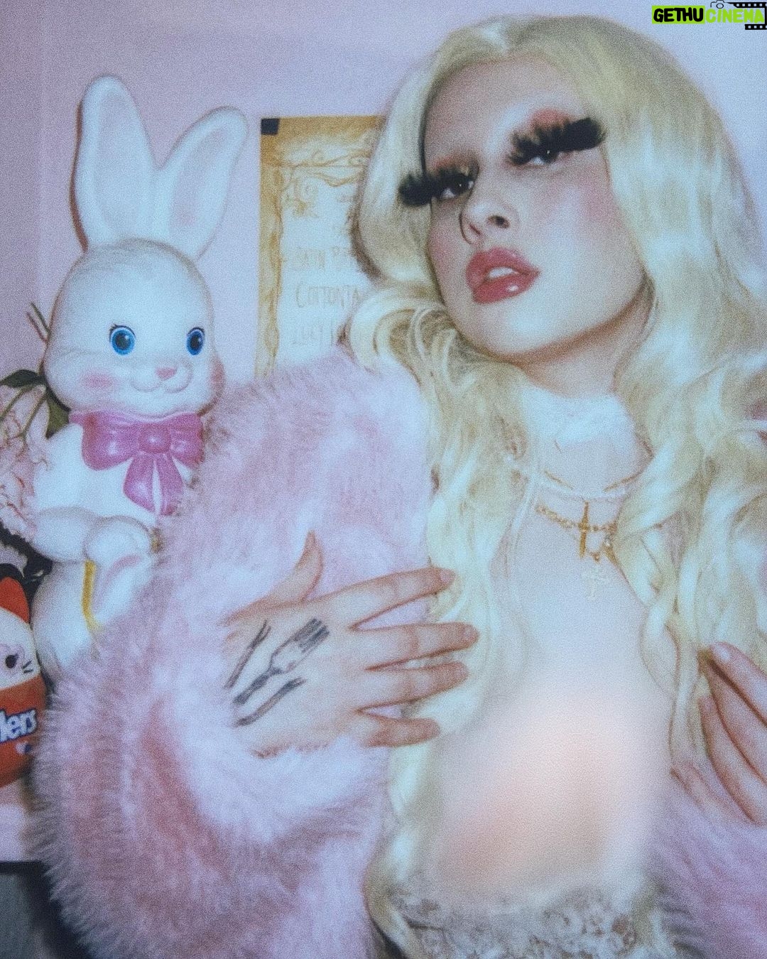 Lucy Loone Instagram - š¤š lashes up to heaven while iām singing with the angels šŖ