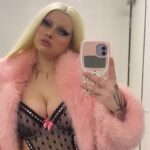 Lucy Loone Instagram - bagel angel 🥯 👼 💍 💖