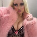 Lucy Loone Instagram - bagel angel 🥯 👼 💍 💖