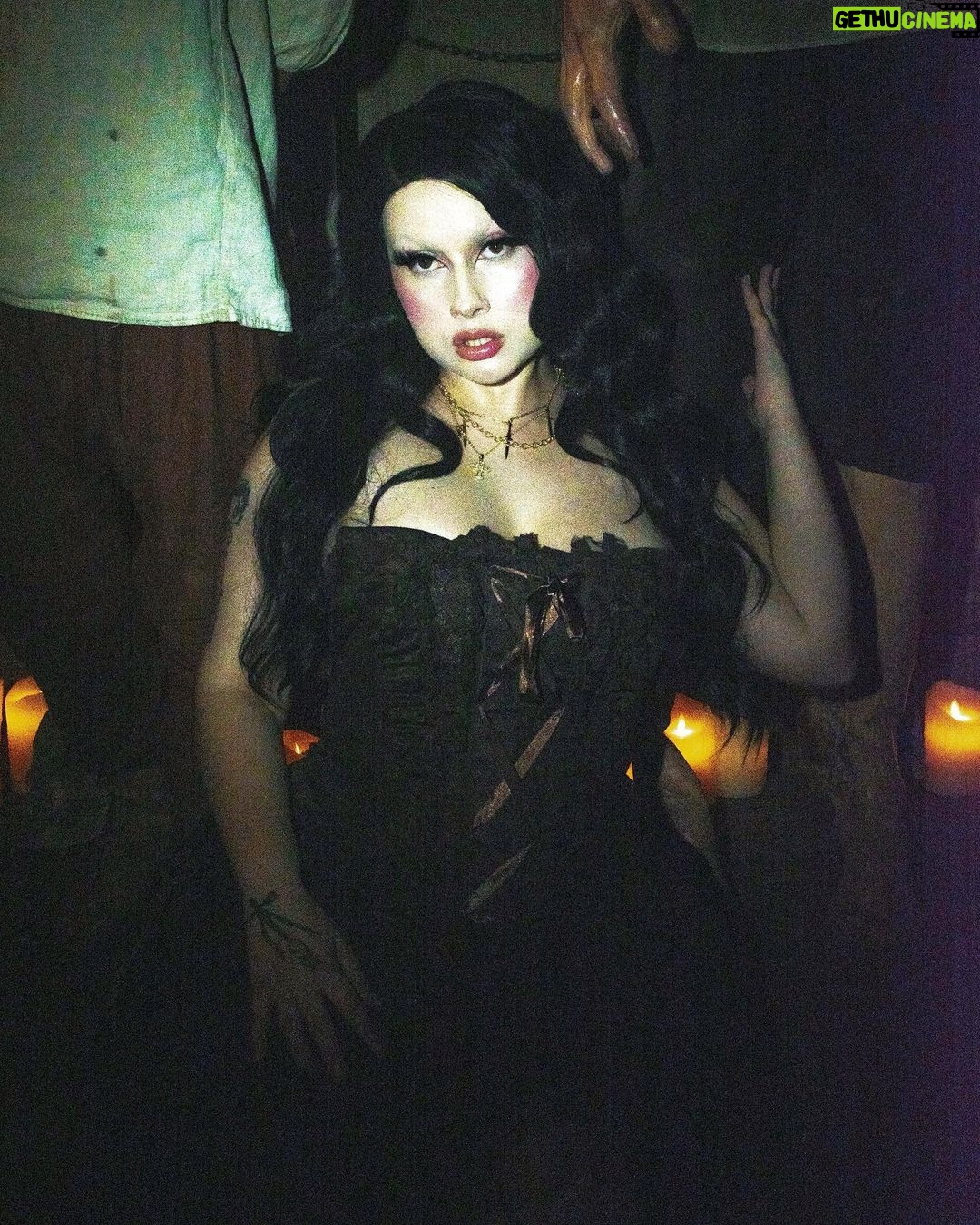 Lucy Loone Instagram - ðð at the @torture_museum shot by @noahgonza1ez ðĪðąðŠðŠĪðŠâ°ïļ