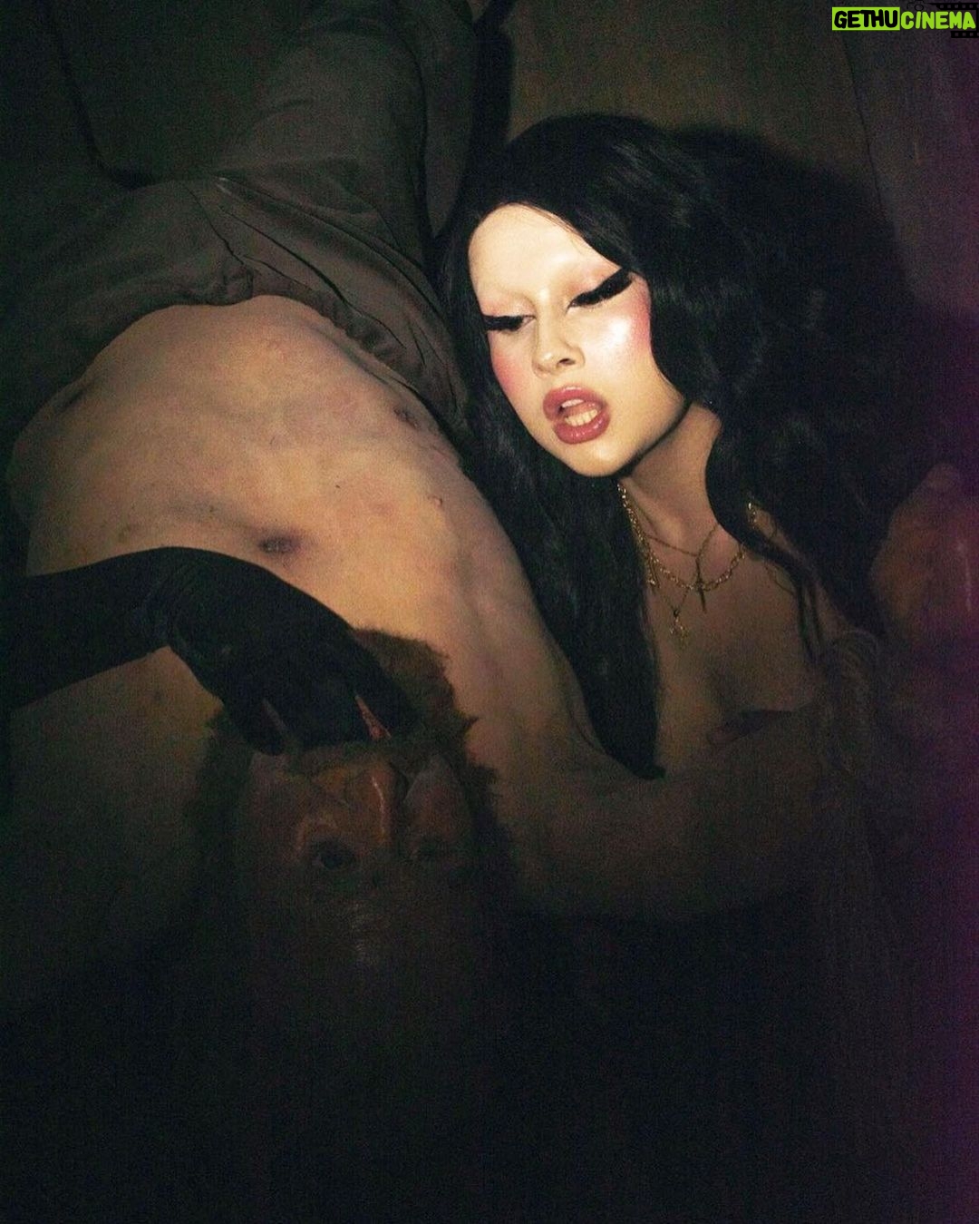Lucy Loone Instagram - ðð at the @torture_museum shot by @noahgonza1ez ðĪðąðŠðŠĪðŠâ°ïļ