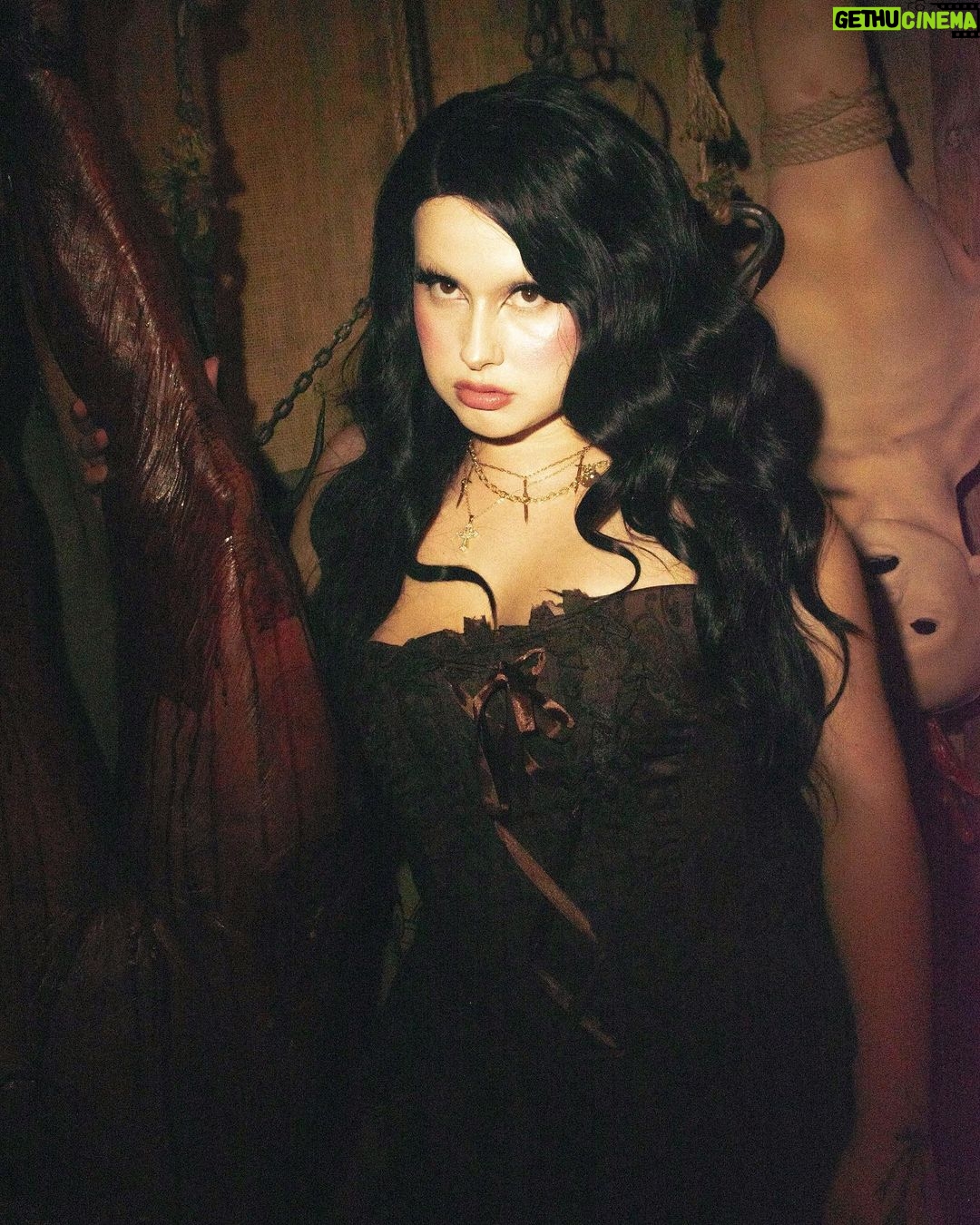 Lucy Loone Instagram - ðð at the @torture_museum shot by @noahgonza1ez ðĪðąðŠðŠĪðŠâ°ïļ
