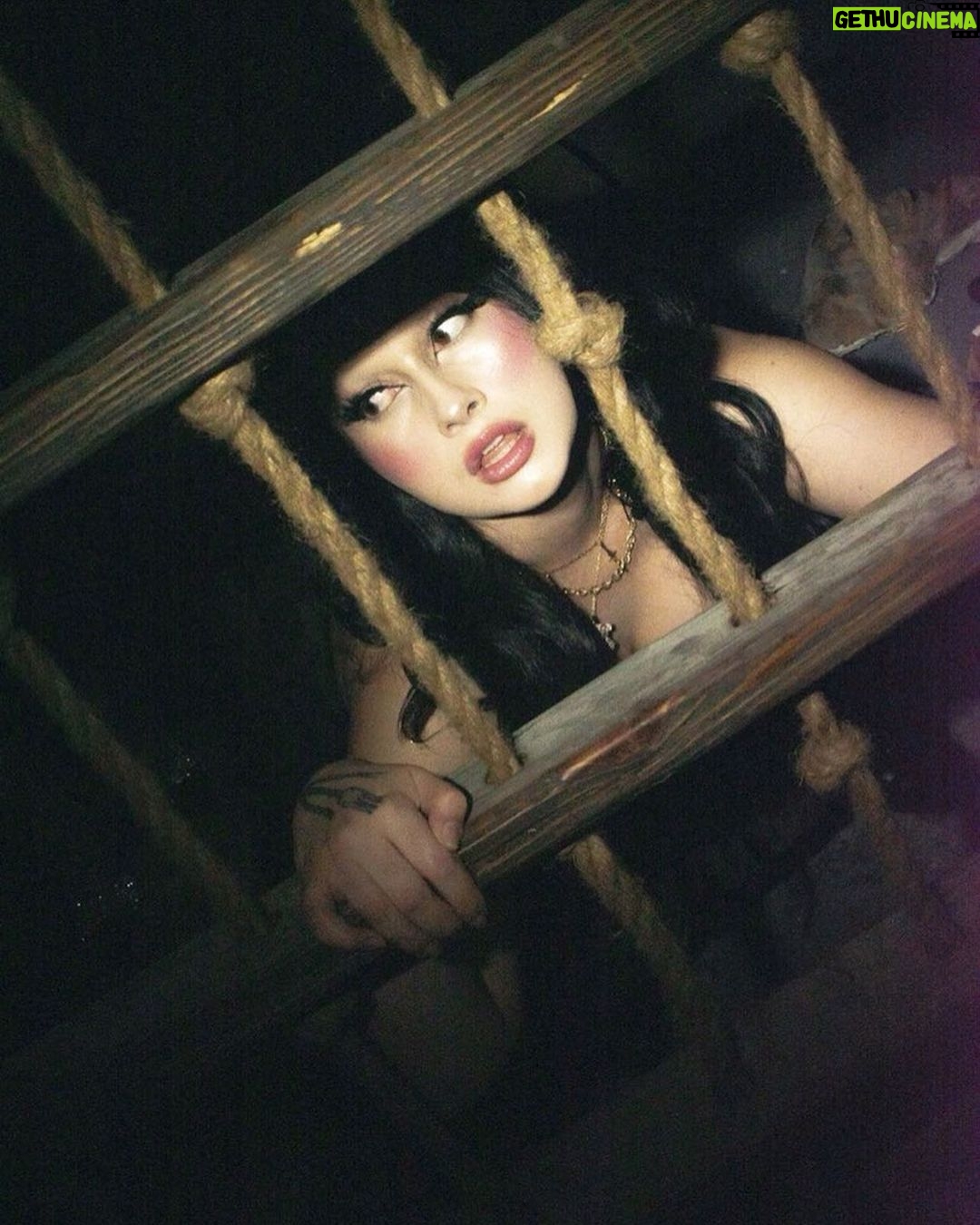 Lucy Loone Instagram - ðð at the @torture_museum shot by @noahgonza1ez ðĪðąðŠðŠĪðŠâ°ïļ