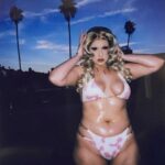 Lucy Loone Instagram - ✰ ♥︎ thank you so much to everyone been supporting me every step of the way on this journey. i’m so excited and grateful these new songs & visuals are now breathing life and existing in this universe. i’m sending big love to everybody who’s been resonating with eat it up, carnage, & whole milk. 💕💕💕