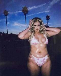 Lucy Loone Instagram - ✰ ♥︎ thank you so much to everyone been supporting me every step of the way on this journey. i’m so excited and grateful these new songs & visuals are now breathing life and existing in this universe. i’m sending big love to everybody who’s been resonating with eat it up, carnage, & whole milk. 💕💕💕