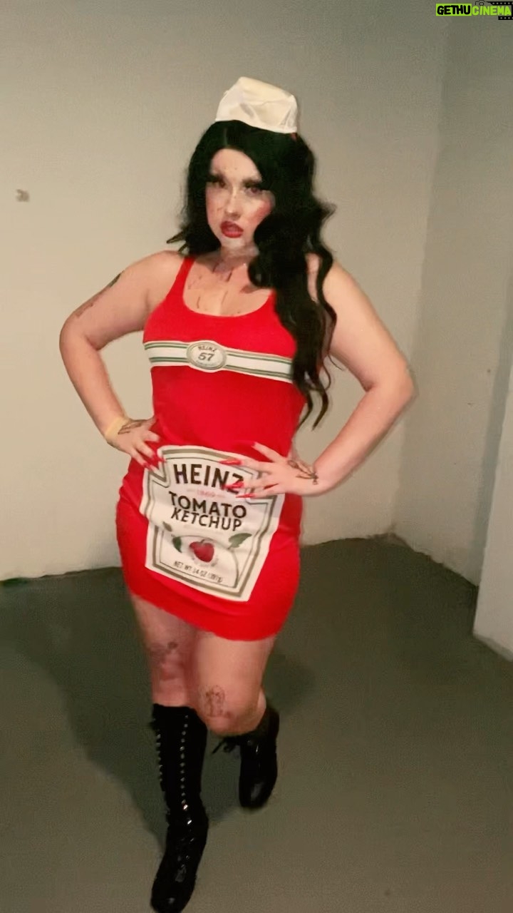 Lucy Loone - 2.1K Likes - we’re going on tour next week omg i’m scared!!!! ♥️ i’m super excited lol get your tickets right nowwwww ^-^ PULL UP TO THE VENUE THEY ALL WANNA B MY MRS.! 💍💋…🤴 OF THIS💩 BUT I LOOK LIKE THE👸!!!! 💯🤣