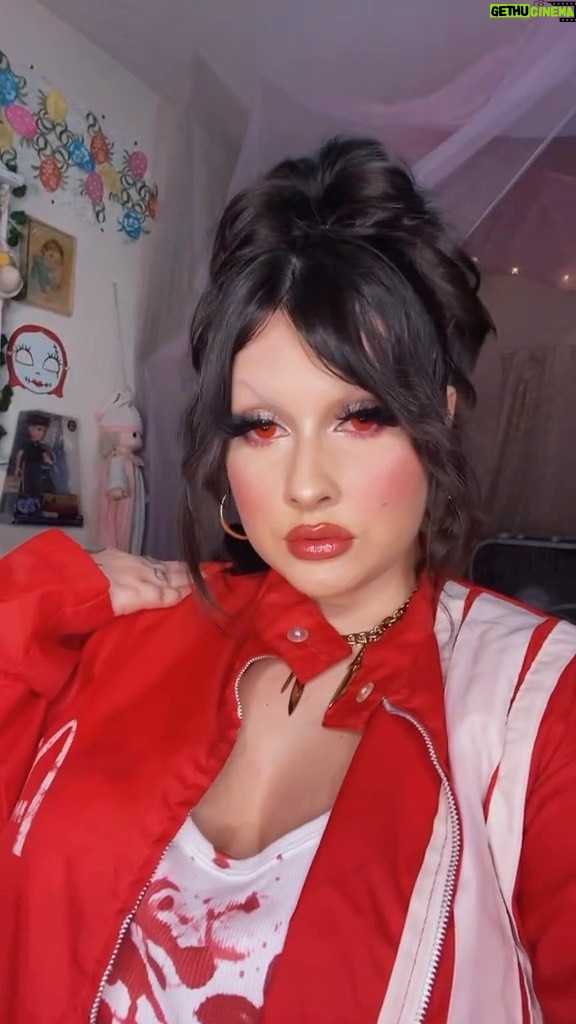 Lucy Loone - 1.7K Likes - BodyBag 💞🍟 Friday 📞😉🩸🍕🍟