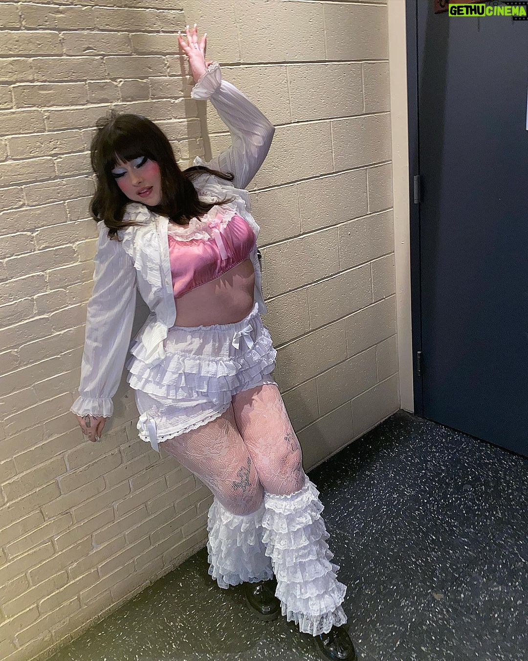Lucy Loone Instagram - great show tonight, thank u sm cambridge 💝💝 nyc, u r next <3 yaaaaahhhhh😽🎈