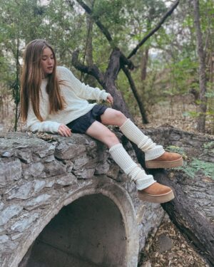 Lucy Paez Instagram - O winter please🤍🤍🤍… don’t go away 🧦🍦🧣🪵