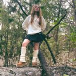 Lucy Paez Instagram – O winter please🤍🤍🤍… don’t go away 🧦🍦🧣🪵