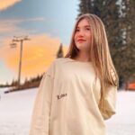 Lucy Paez Instagram - All You Need Is Love 🤍💙🤍.... & Sunsets !! 🔥😉❄️ ▪️ ▪️ ▪️ #proudlatina#letitsnow #snow#ski #mylifestyle#tweenfashion #fashionphotography #makeithappen #yougotthisgirl #blackandwhite #enjoythelittlethings #loveyourself #hereicome #actresslife #mypassion #followyourdreams #shinebright #childactress #mymagicalmoments #lucypaezofficial