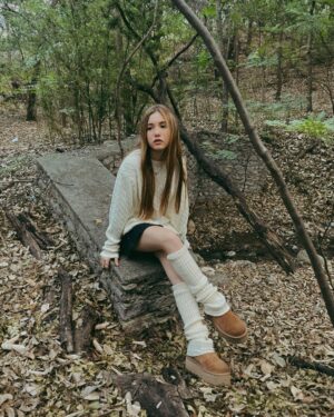 Lucy Paez Instagram - O winter please🤍🤍🤍… don’t go away 🧦🍦🧣🪵