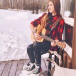 Lucy Paez Instagram – When It Snows, You Have Two Choices ❄️ ⛄️❄️…… Shovel Or Make Music!🤍🤍🤍
▪️
▪️
▪️
#makemusic #music #letitsnow #babytaylor #canada #filminglife #smithers #fashionstyle #younghollywood #actresslife #mylifestyle #tweenfashion #fashionphotography #makeithappen #yougotthisgirl #hereicome #followyourdreams #shinebright #mymagicalmoments #lucypaezofficial
