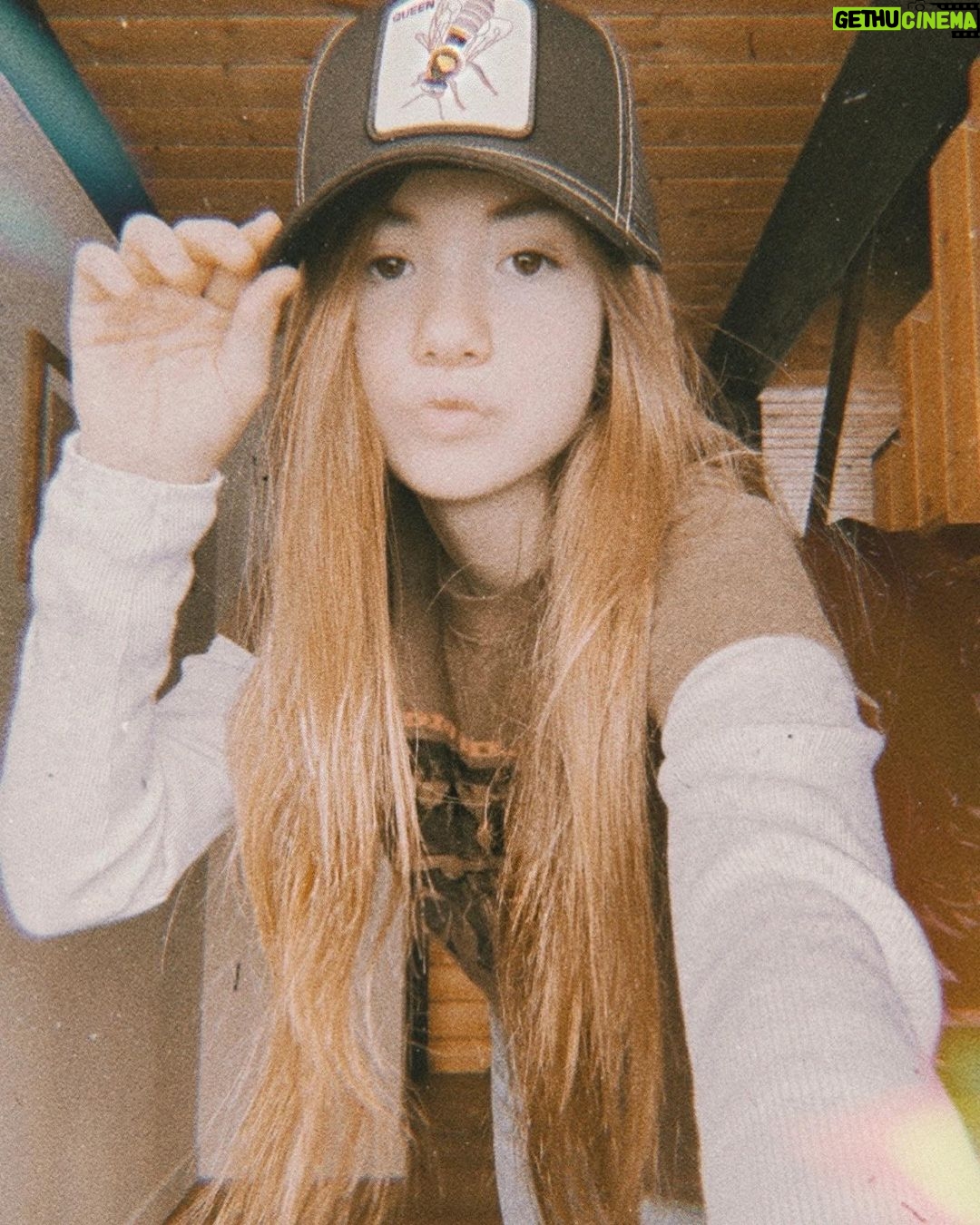 Lucy Paez Instagram - She Is A Bad Ass With a Big Heart 💛💛🤍…... Call Me Queen B !👑🐝 ▪️ ▪️ ▪️ #queenb #november #canada #filminglife #autumn #fallcolors #smithers #badass #fashionstyle #younghollywood #actresslife #mylifestyle #tweenfashion #fashionphotography #makeithappen #yougotthisgirl #hereicome #followyourdreams #shinebright #mymagicalmoments #lucypaezofficial