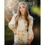 Lucy Paez Instagram - Aw🌼ke 📷: @vm_art_photography