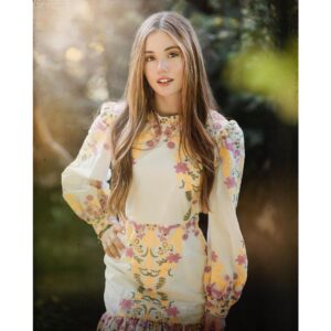 Lucy Paez Instagram - Aw🌼ke 
📷: @vm_art_photography