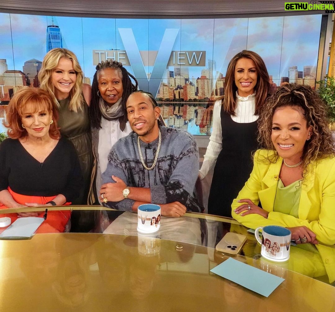 Ludacris Instagram - 1 DAY AWAY!!! Dashing Through the Snow NY Promo Run @theviewabc ❄️ #ludacrismas