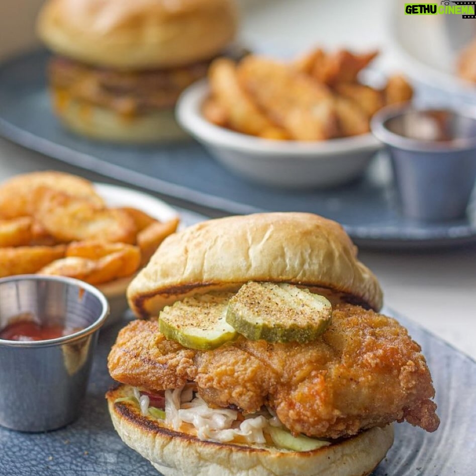 Ludacris Instagram - Nothing beats our incredible chicken sandwich and sides, available at LAX and ATL airports seven days a week! @ludacrischickenandbeer 🍗 & 🍺 🔥💨 Atlanta, Georgia