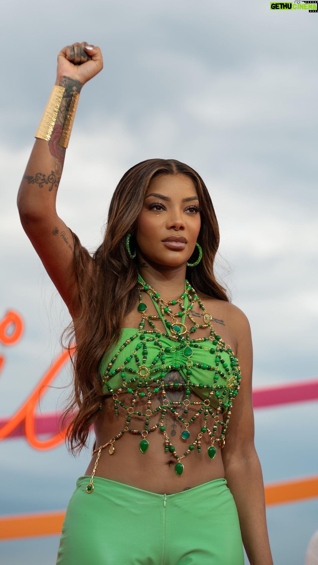 Ludmilla Instagram - Com muito orgulho vindo avisar que: Numanice #3 já tá no ar, enchendo a mamãe de orgulho, de Caxias pro mundo. Quero geral ouvindo mt 🫶🏾