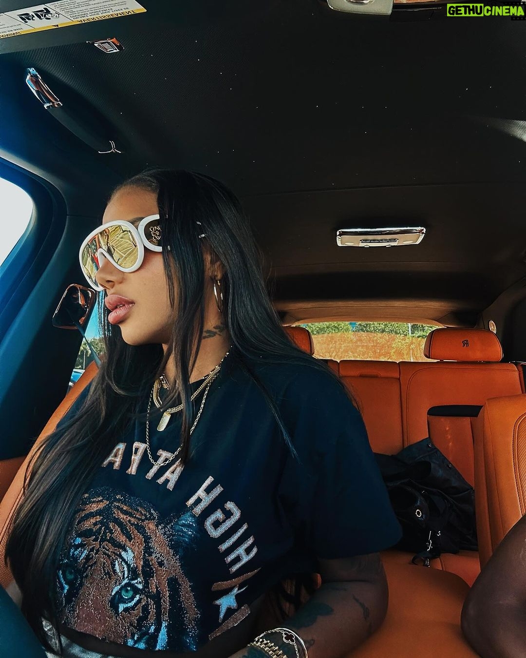 Ludmilla Instagram - Fora de alcance Miami, Florida