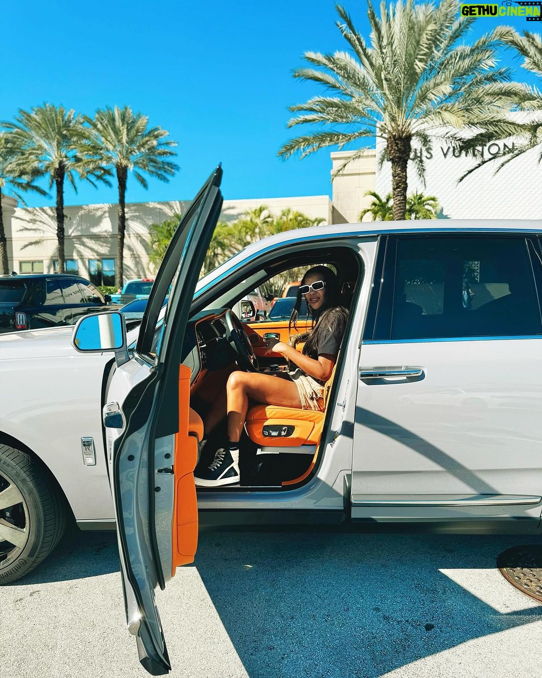 Ludmilla Instagram - Fora de alcance Miami, Florida