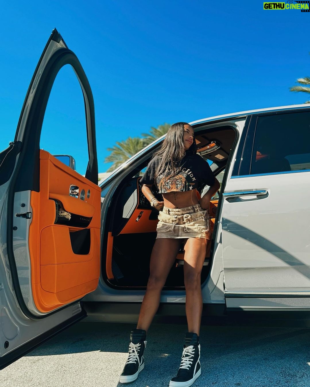 Ludmilla Instagram - Fora de alcance Miami, Florida