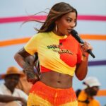 Ludmilla Instagram - Esse Numanice #3 tá pra todos os gostos! Tem Lud pagodeira, maliciosa, com os amigos, rasgando o coração, com as minas, misturando pagode com trap, com piseiro, com pop... Quem não for correndo pra dá play hoje às 21h, eu nem vou entender.