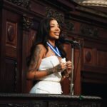 Ludmilla Instagram - Como diria meu amigo Jay-z: Você tem que continuar aparecendo até que eles deem a você todos os reconhecimentos que você acha que merece. Até que eles te chamem de gênio. Ou no meu caso, até que eles te deem uma Medalha Tiradentes! ❤️