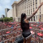 Ludmilla Instagram - Obrigada meu RIO DE JANEIRO, foi literalmente um FERVO DA LUD, não parava de chegar gente!!!! nem nos meus melhores sonhos imaginei ser tão amada assim, vocês são muito importantes pra mim, sempre vou prezar pela segurança e integridade de todos vocês, obrigada a todos que compareceram❤️ record de público🙏🏾