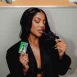 Ludmilla Instagram - Bota um @trident_brasil na boca e destrava o carnaval 🎶 👄 E aí, bora destravar a boca nesse carnaval? #MascaeDestrava #DestraveABoca #publicidade