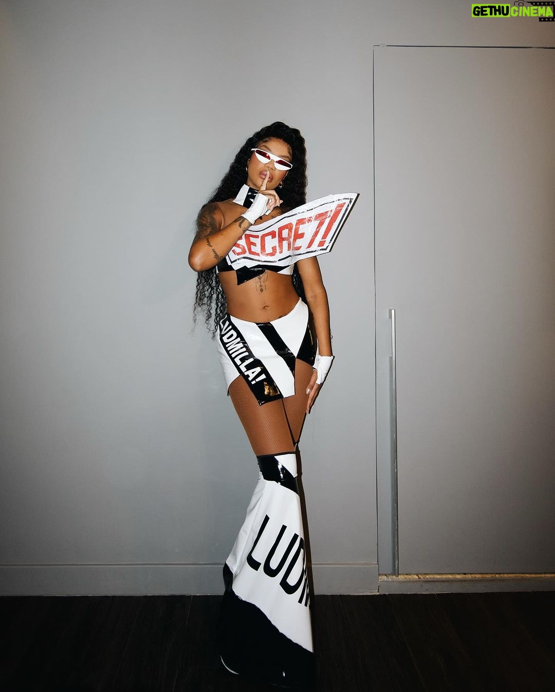 Ludmilla Instagram - Eu sou teu segredo você perde o foco…