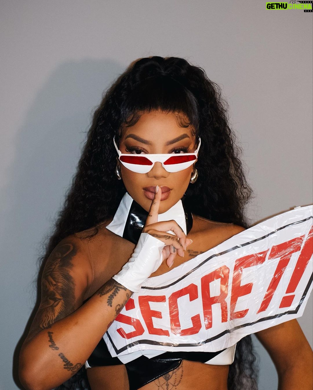Ludmilla Instagram - Eu sou teu segredo você perde o foco…