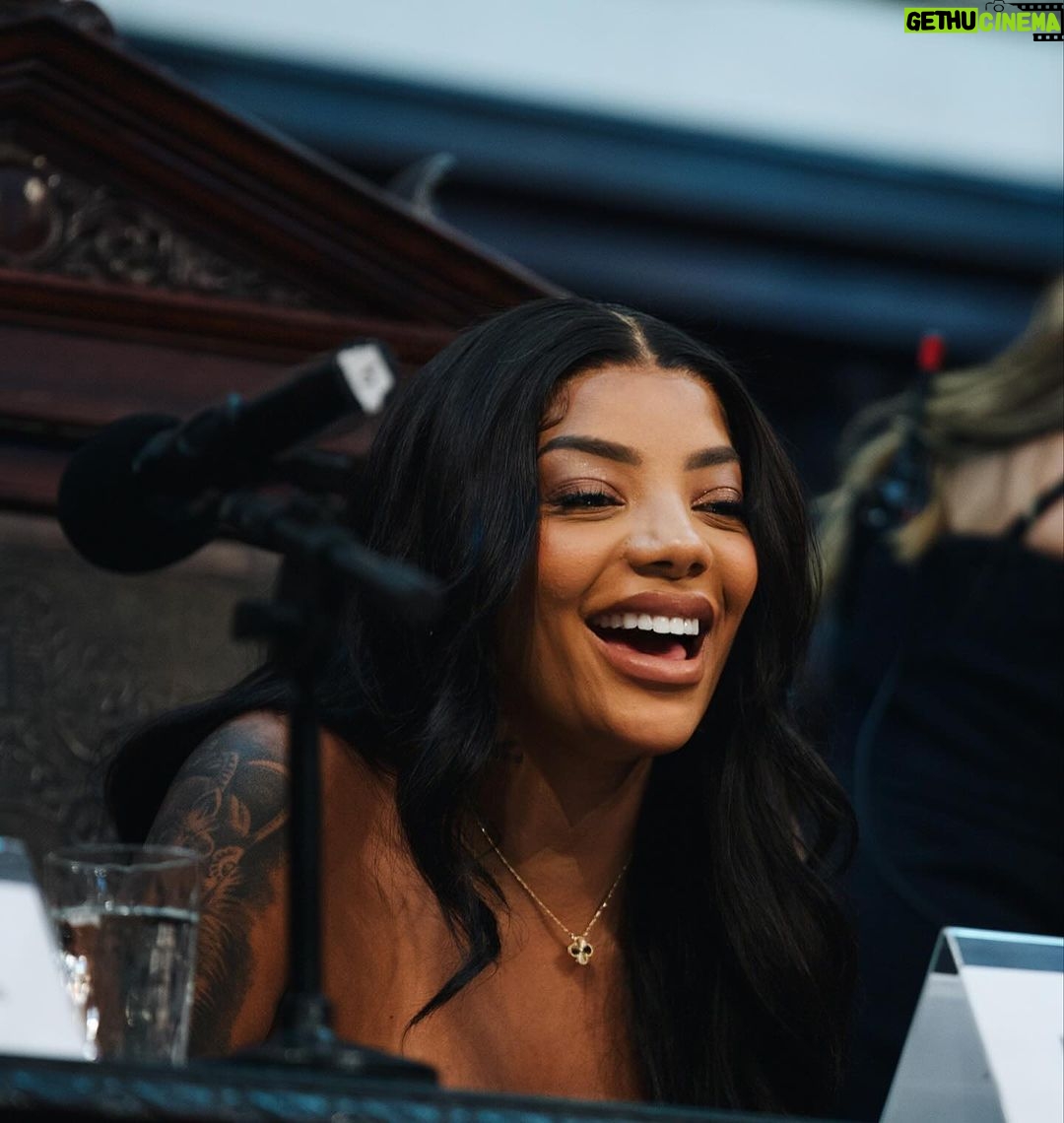 Ludmilla Instagram - Como diria meu amigo Jay-z: Você tem que continuar aparecendo até que eles deem a você todos os reconhecimentos que você acha que merece. Até que eles te chamem de gênio. Ou no meu caso, até que eles te deem uma Medalha Tiradentes! ❤️