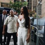 Ludmilla Instagram - Como diria meu amigo Jay-z: Você tem que continuar aparecendo até que eles deem a você todos os reconhecimentos que você acha que merece. Até que eles te chamem de gênio. Ou no meu caso, até que eles te deem uma Medalha Tiradentes! ❤️