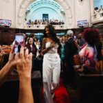 Ludmilla Instagram - Como diria meu amigo Jay-z: Você tem que continuar aparecendo até que eles deem a você todos os reconhecimentos que você acha que merece. Até que eles te chamem de gênio. Ou no meu caso, até que eles te deem uma Medalha Tiradentes! ❤️