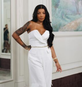 Ludmilla Instagram - Como diria meu amigo Jay-z: Você tem que continuar aparecendo até que eles deem a você todos os reconhecimentos que você acha que merece. Até que eles te chamem de gênio. Ou no meu caso, até que eles te deem uma Medalha Tiradentes! ❤️