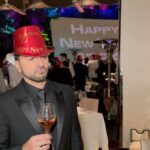 Luis Fonsi Instagram - 2024 será un gran año 🎊. Yo lo recibo con mis 3 personas favoritas, soy muy afortunado. Bendiciones y mucho amor mi gente, los quiero! 🤍 Wynn Las Vegas Hotel & Casino
