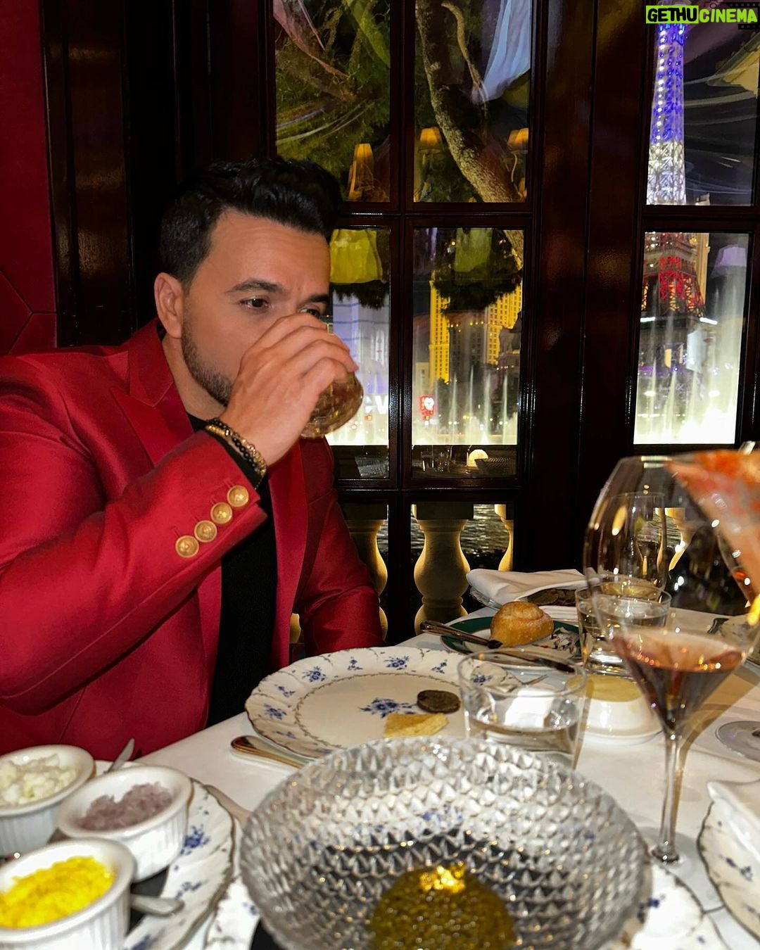 Luis Fonsi Instagram - Dinner with a view ⛲️♥️ Le Cirque at Bellagio Las Vegas