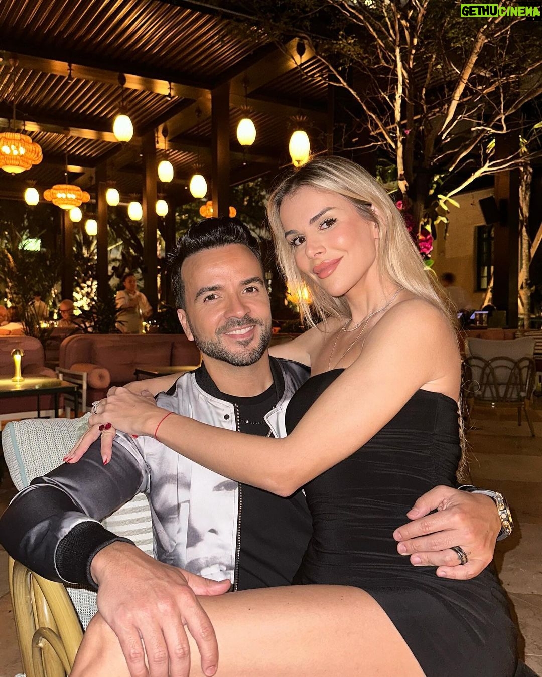 Luis Fonsi Instagram - Celebrando con los míos 🫶🏼