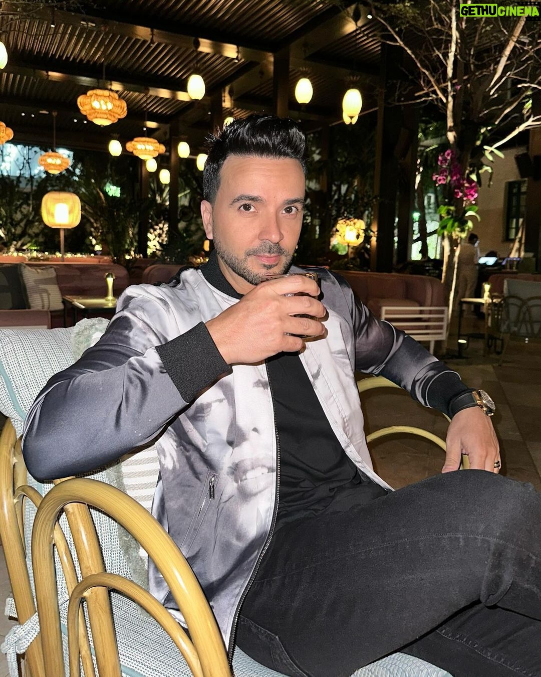 Luis Fonsi Instagram - Celebrando con los míos 🫶🏼