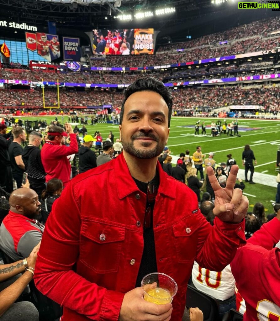 Luis Fonsi Instagram - Super Bowl 🔥🔥🔥 Allegiant Stadium