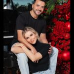 Luis Fonsi Instagram - Hoy es 20 de Diciembre, el día más especial de todo el año para nosotros. Mis dos chiquitines quisieron nacer el mismo día 5 años aparte. Que bonito y que afortunados somos de ser sus padres. Que bendición tan grande nos regaló Dios. Agradecidos con Él cada día de nuestra vida 🙏🏻 Feliz cumpleaños Mika & Rocco. Son nuestro universo entero. Los amamos infinito (y más todavía) ❤️💫