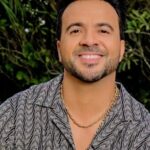 Luis Fonsi Instagram - La canción perfecta para las vacaciones no existe La canción: 😎 #LuisFonsi