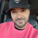 Luis Fonsi Instagram - Ecuador, voy pa’ ti ❤️ Mañana cantamos en el Estadio Alejandro Aguilar de Cuenca 🇪🇨 Cuenca, Ecuador
