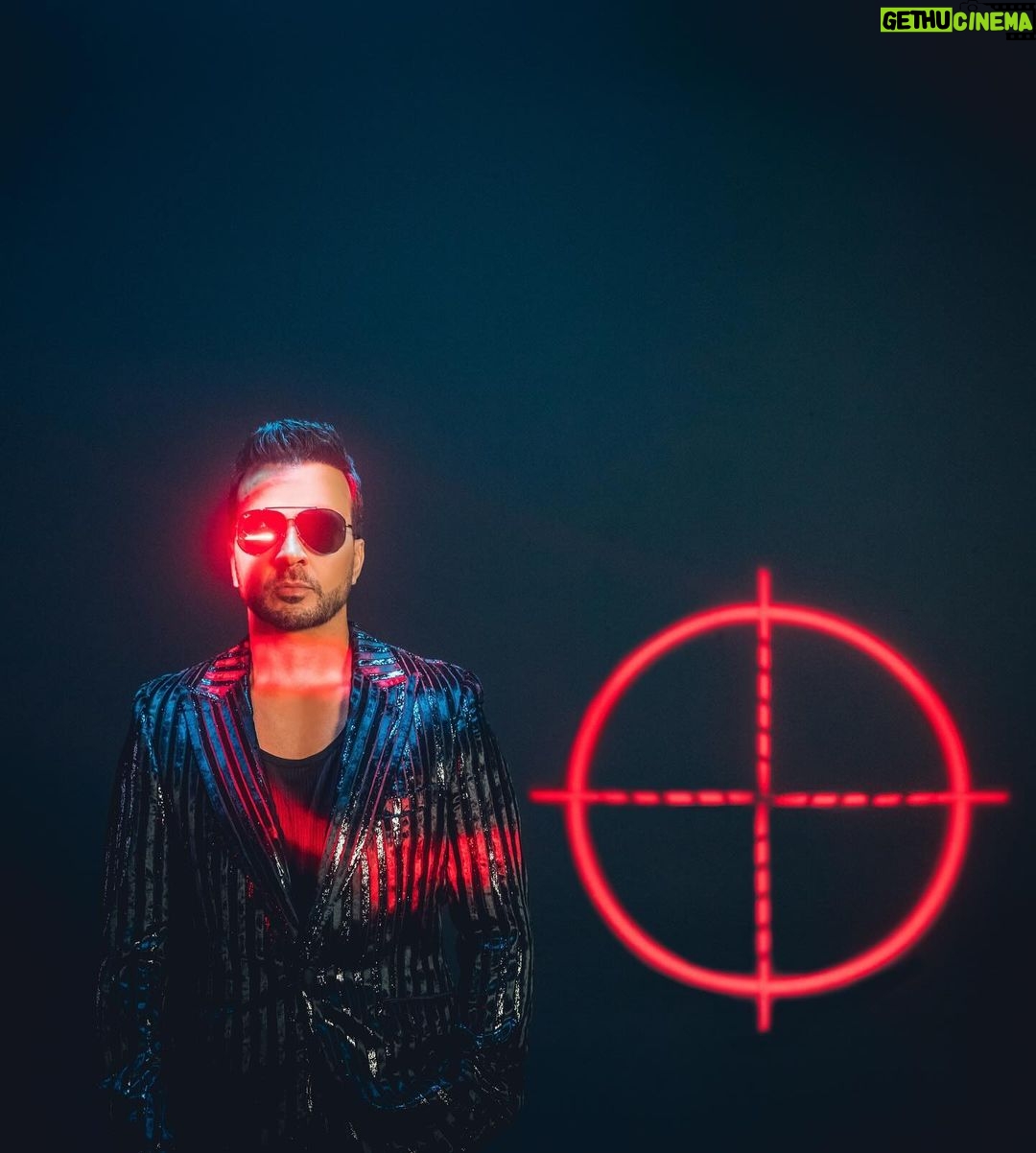 Luis Fonsi Instagram - Hace mucho no subía fotos de #PasaLaPágina así que aquí va una 😎🎯
