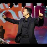 Luis Fonsi Instagram - What an amazing night celebrating #NorwegianViva’s christening in true #LiveItUp style 🚢 💜 I’m proud to be the godparent of this beautiful ship and can’t wait to see her in her home port of #PuertoRico! Me siento super orgulloso de ser nombrado padrino y más cuando se trata de este barco tan espectacular que su puerto de casa será San Juan, Puerto Rico ❤️ @norwegiancruiseline Norwegian cruise : Port of Miami