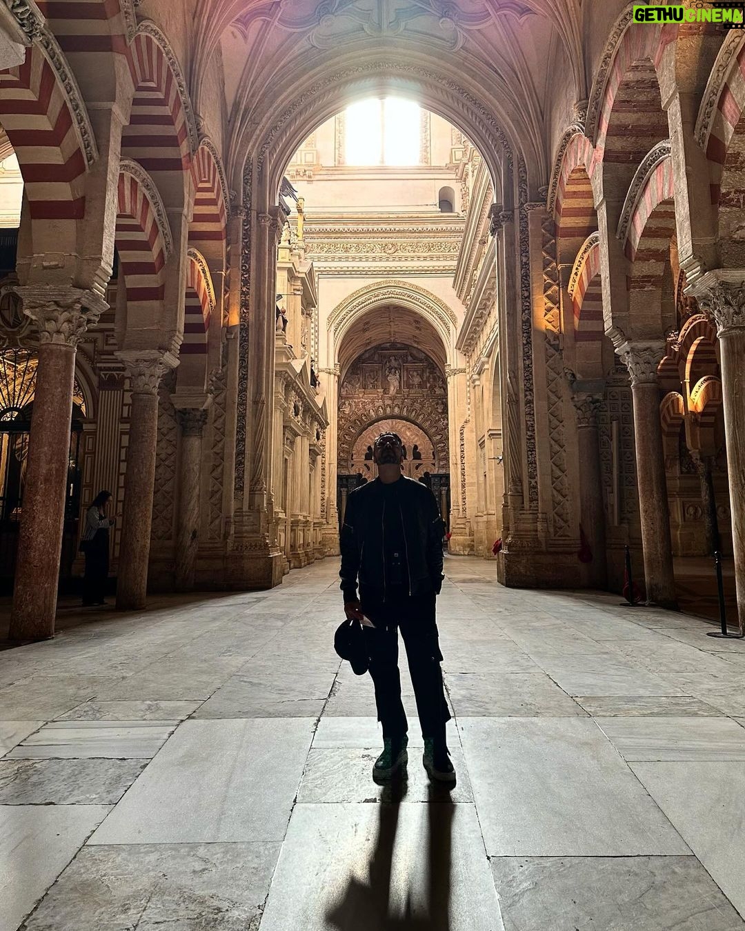 Luis Fonsi Instagram - Me encantó pasar unos días en la tierra de @aguedalopez21. Arte, historia, y belleza por todas las esquinas. Que bonita eres Córdoba ❤️💃🏼🇪🇸 (y que rico comí😜) Cordoba, Andalucia, Spain