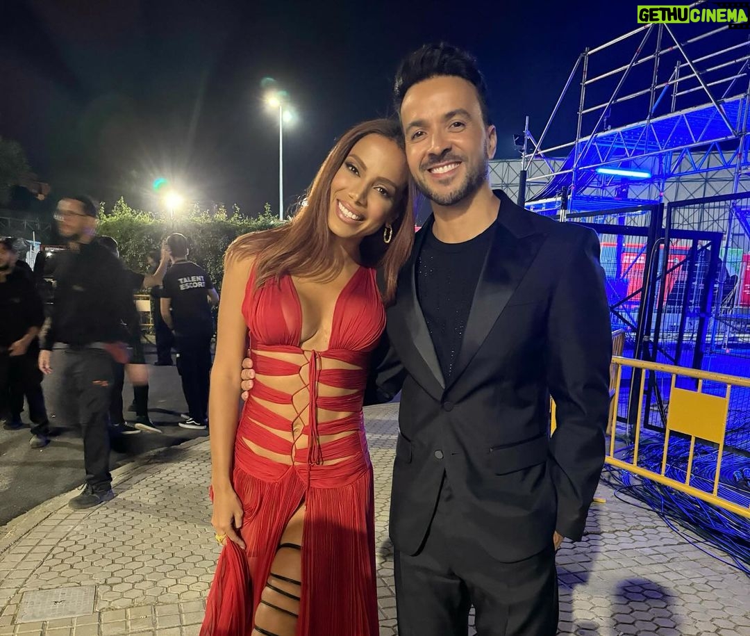 Luis Fonsi Instagram - Recap de unos días bonitos celebrando @latingrammys con familia y amigos que son familia 🙏🏼 #PhotoDump