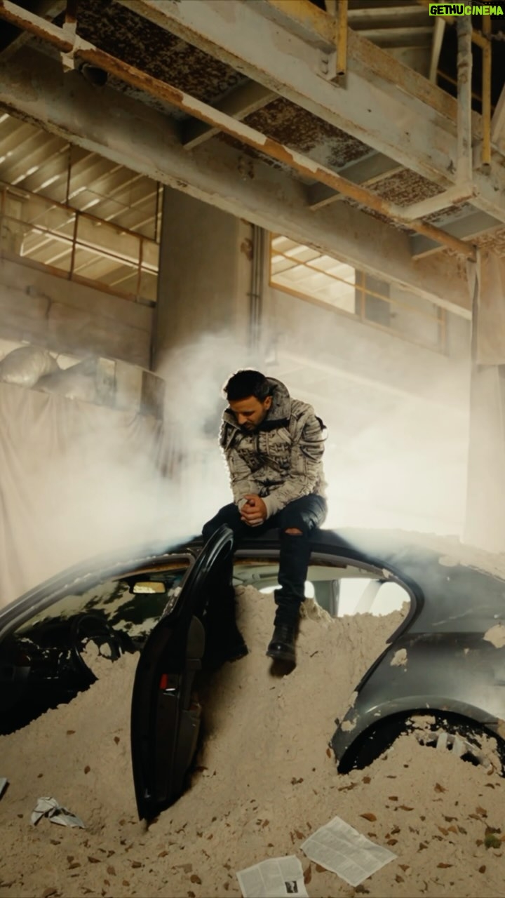 Luis Fonsi Instagram - Construyendo tiempos bonitos #Santiago
